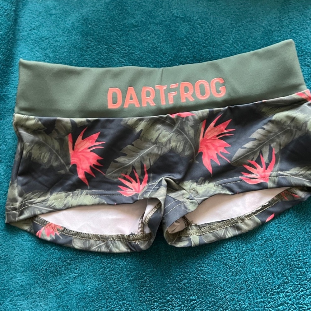 Dart frog shorts
